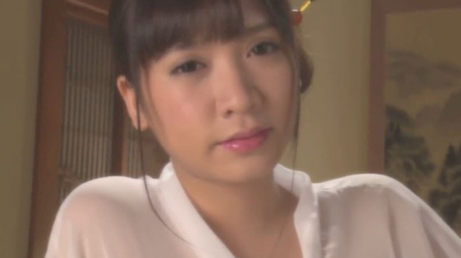 美乳級的溫泉旅館老闆娘的特殊服務