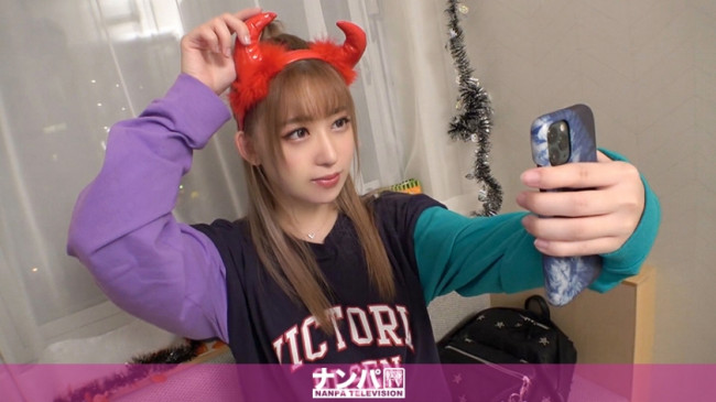 万圣节的涉谷街头搭讪20岁美容系大学生回酒店鼓掌 200GANA 2386