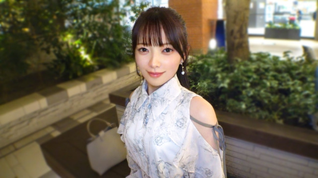 モデル級美人が色気ムンムンで応募してきた！まるで女神のような微笑みと視線、みお 21歳 SIRO-5713