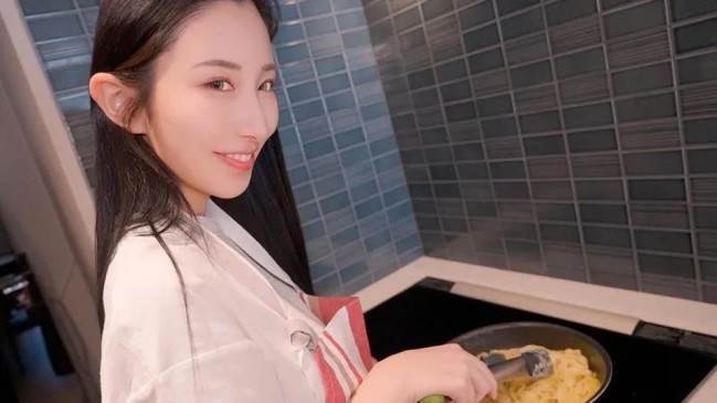 S Cute  前菜は奥さん！キッチンで中出しSEX Mina 7 1 6098